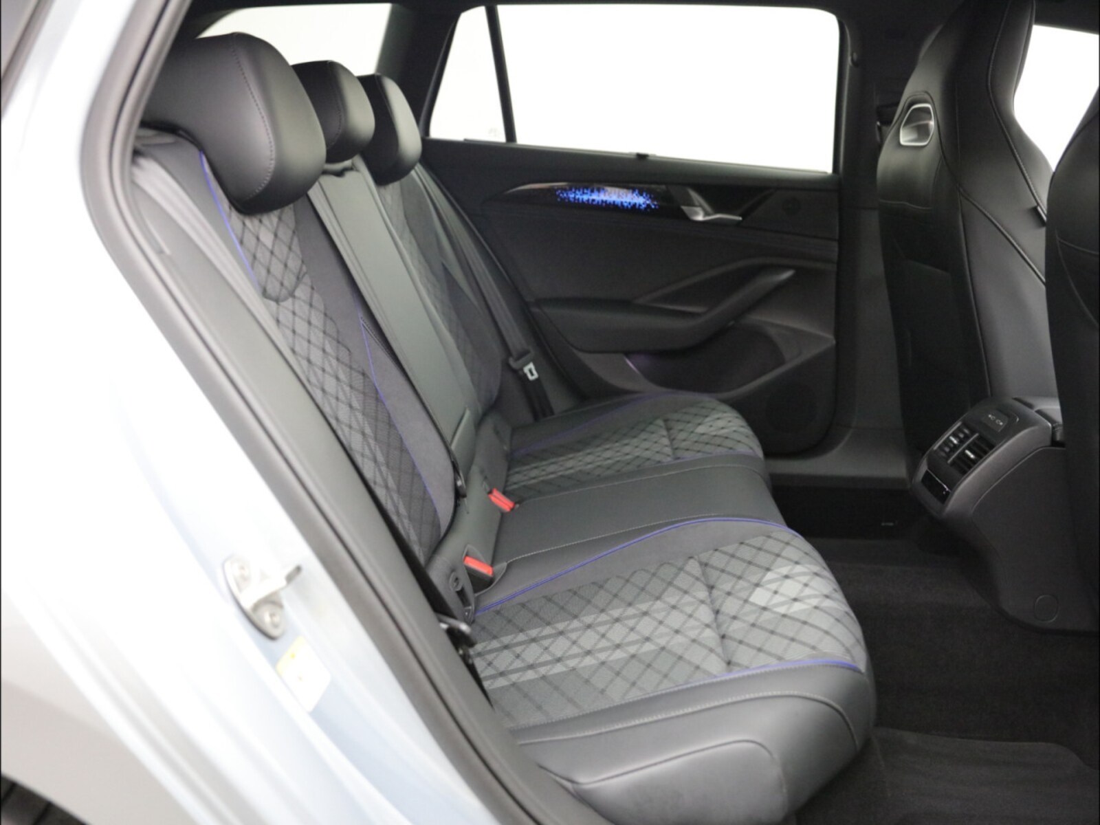Volkswagen Passat – Bild 7