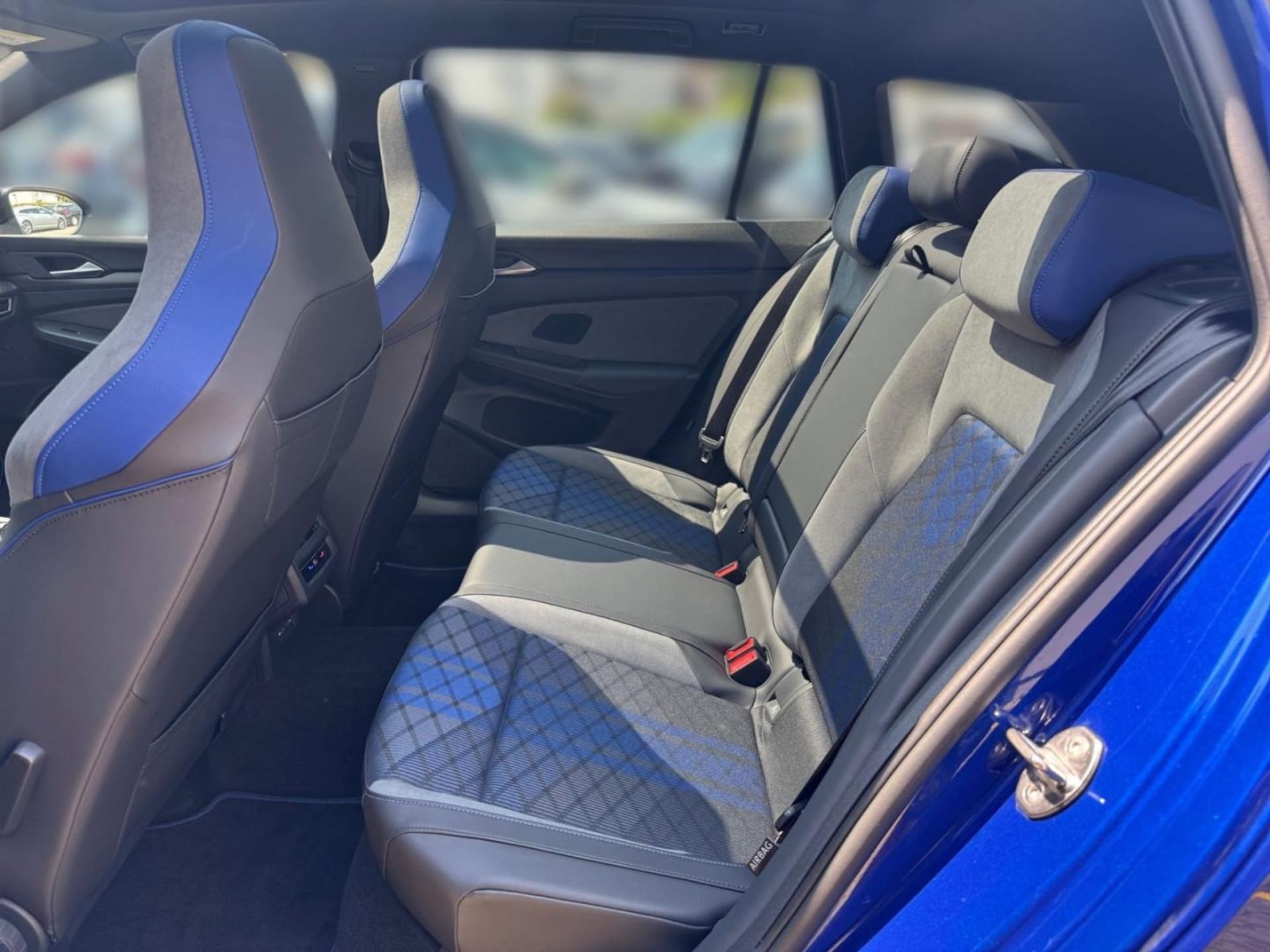 Volkswagen Golf Variant R