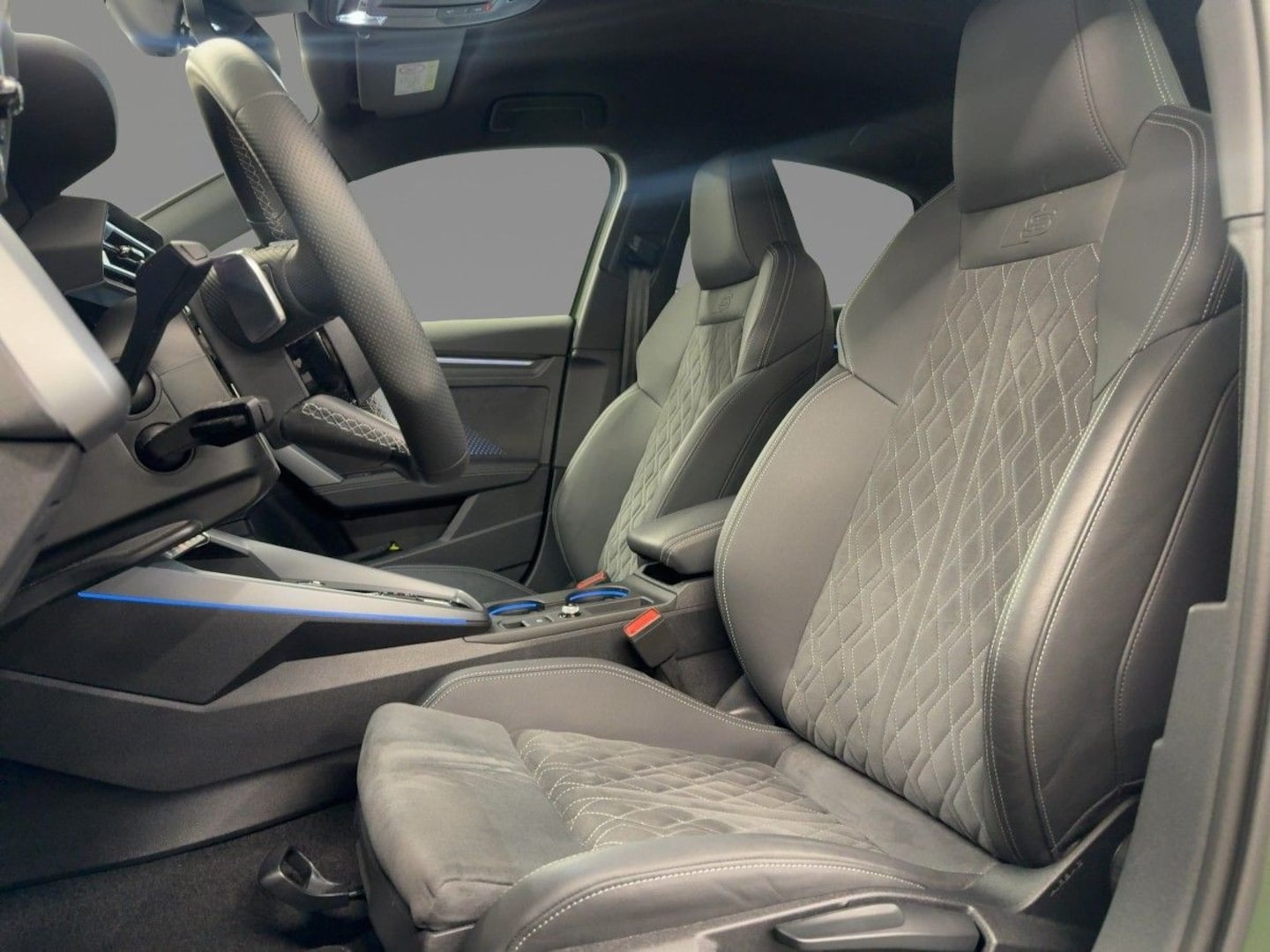 Bild über Audi S3 Limousine TFSI quattro S tronic - für weitere Informationen kontaktieren Sie den Audi Partner