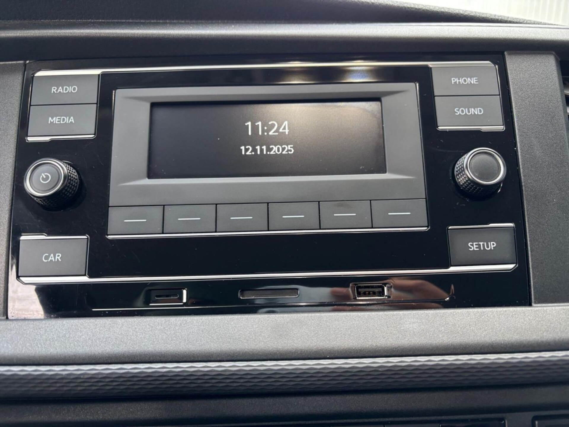 Volkswagen T6.1 Transporter Kombi langer Radstand