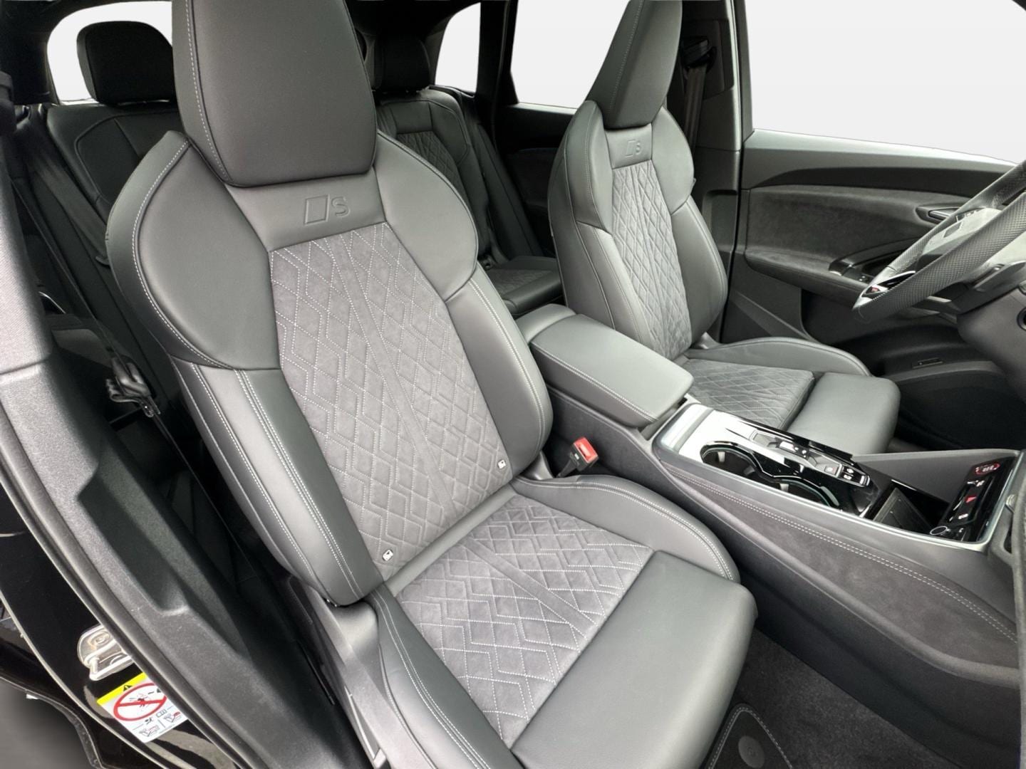 Bild über Audi Q5 SUV TDI quattro 150 kW S tronic - für weitere Informationen kontaktieren Sie den Audi Partner