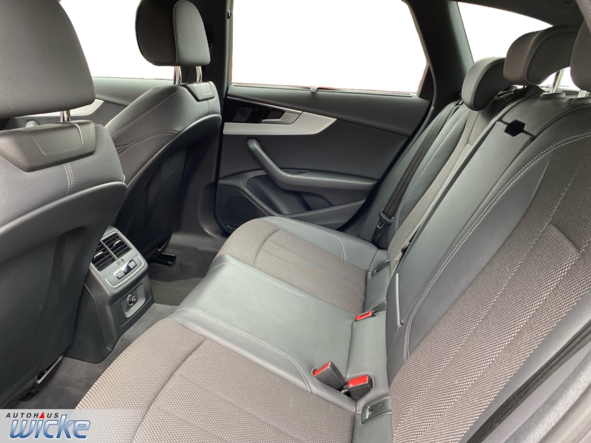 Audi A4 Avant S line
