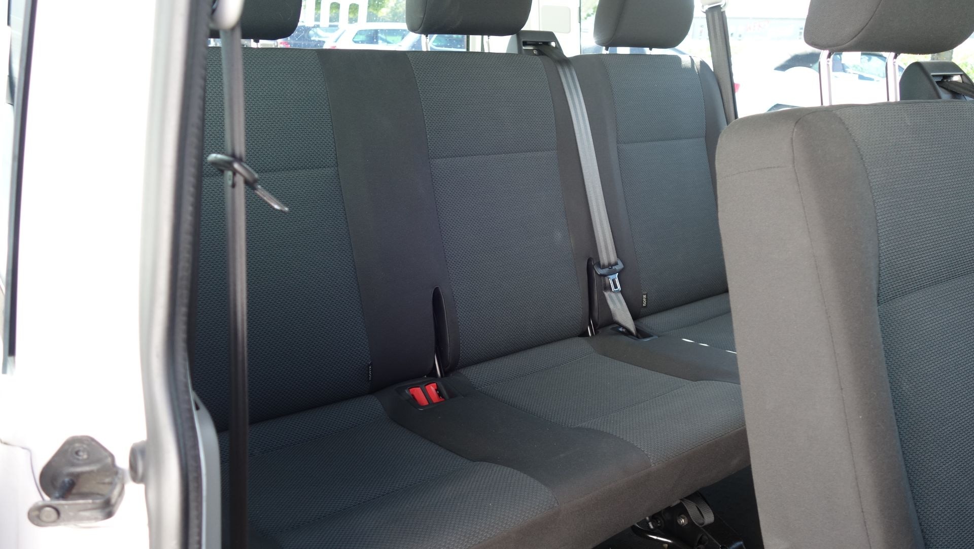 Volkswagen T6 Transporter Kombi langer Radstand
