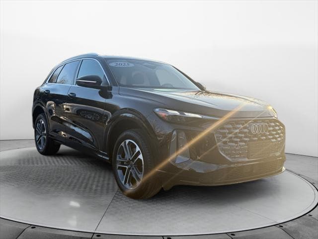 2025 Audi New Q5 Premium's photo