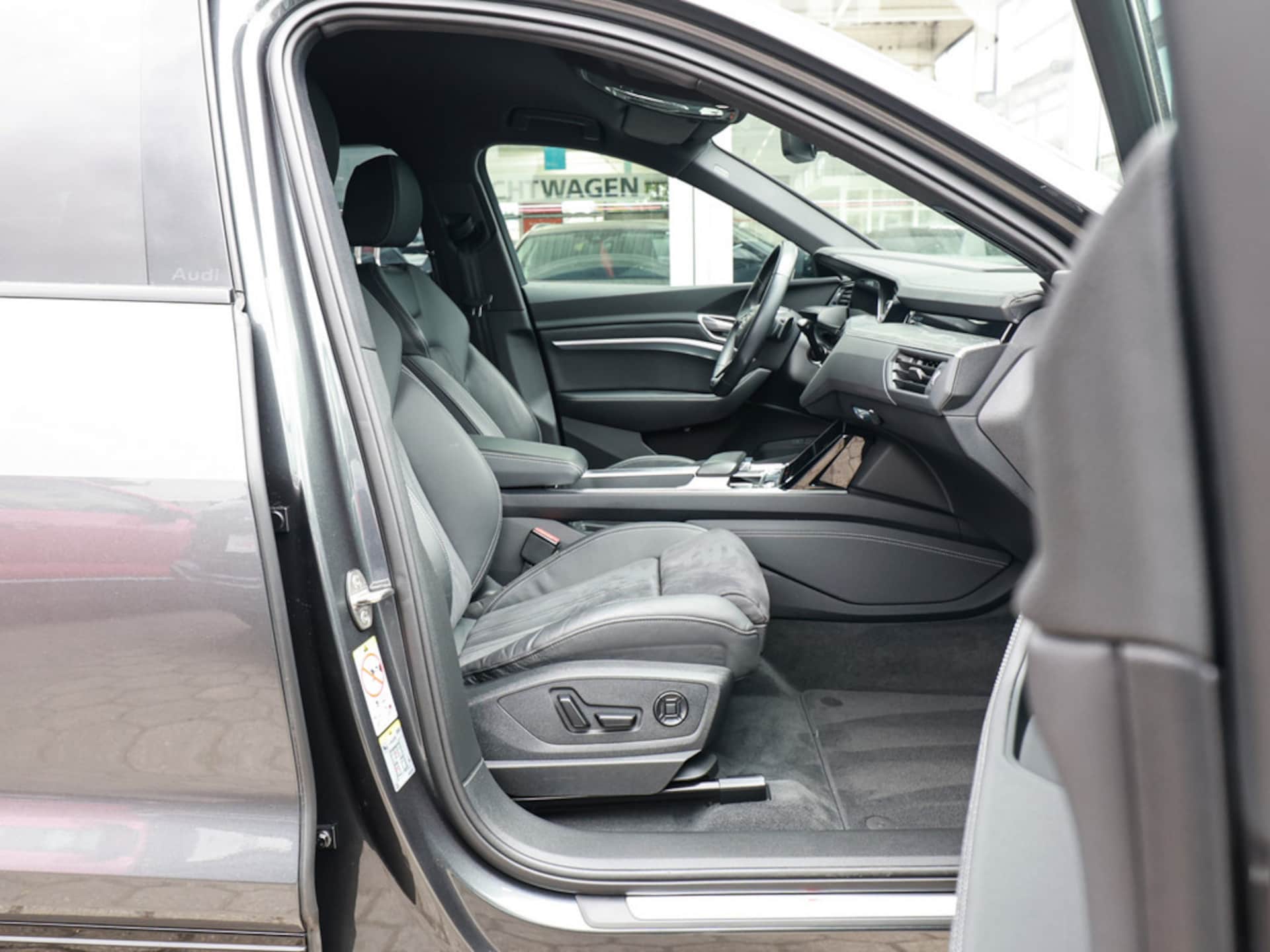 Audi Q8 Sportback e-tron S line