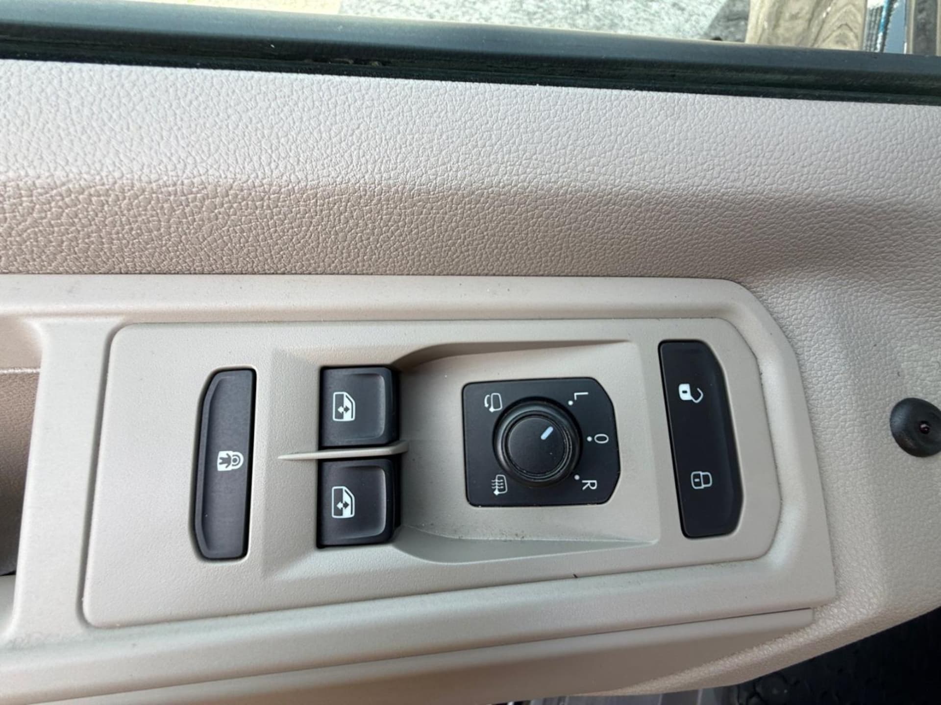 Volkswagen Multivan Langversion Basis-Modell