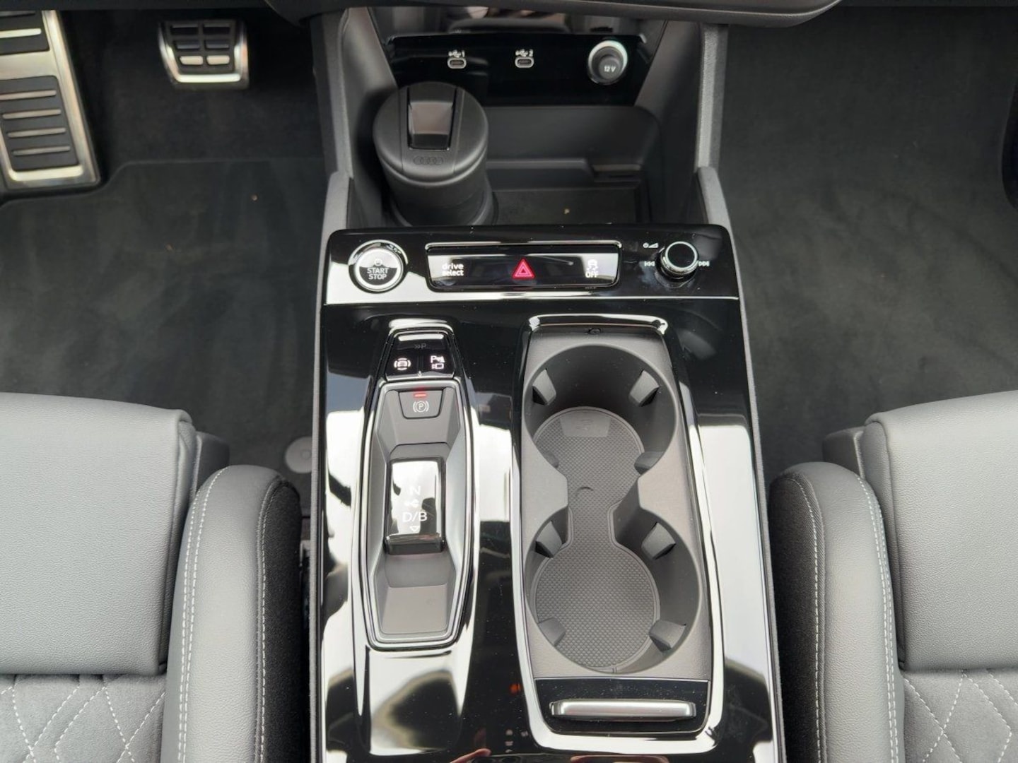 Bild über Audi Q6 SUV e-tron S line business e-tron quattro 315 kW - für weitere Informationen kontaktieren Sie den Audi Partner
