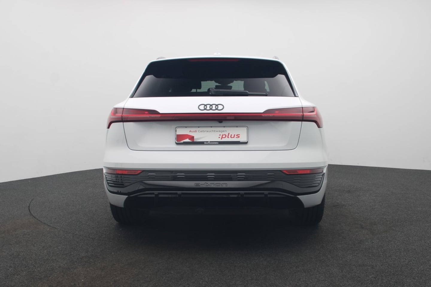 Bild über Audi Q8 e-tron S line 50 e-tron quattro - für weitere Informationen kontaktieren Sie den Audi Partner