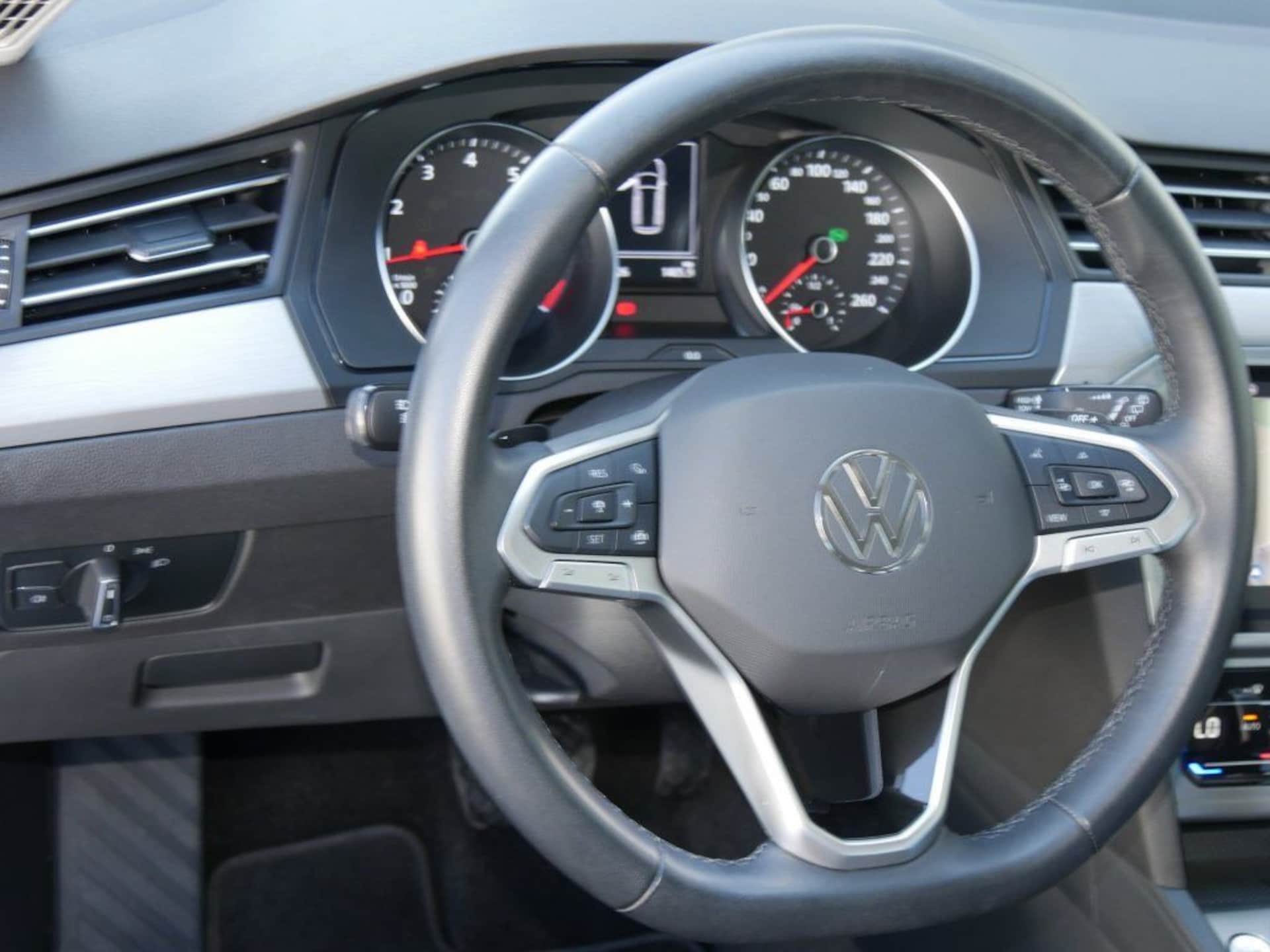 Volkswagen Passat Variant Basis-Modell