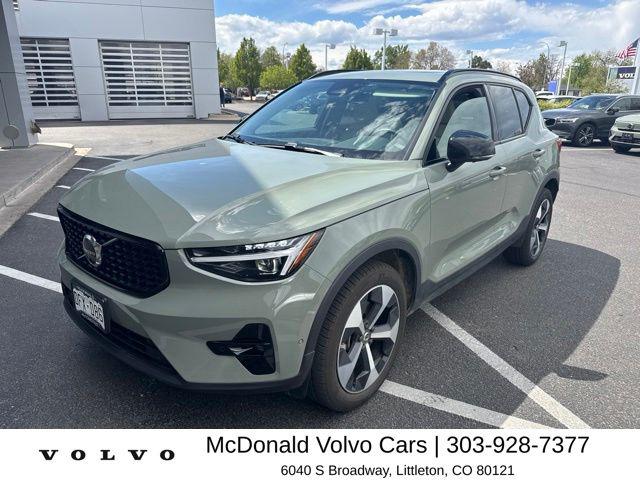 2025 Volvo XC40 B5 Plus Dark AWD's photo