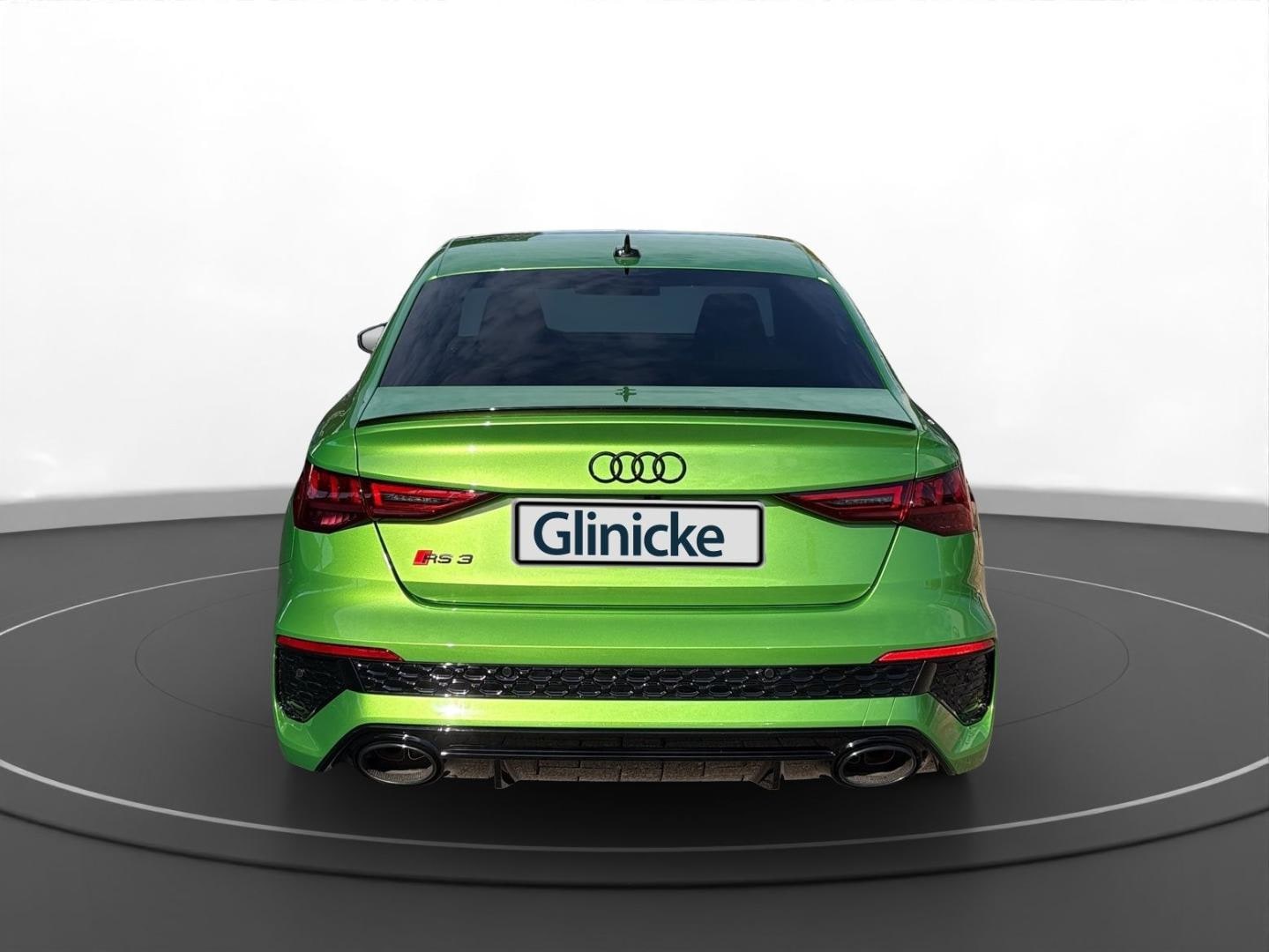 Bild über Audi RS 3 Limousine TFSI quattro S tronic - für weitere Informationen kontaktieren Sie den Audi Partner
