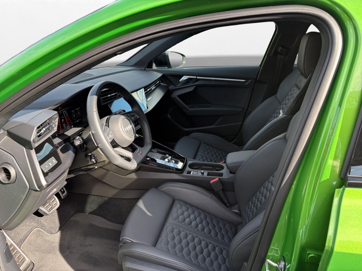 Bild über Audi RS 3 Limousine TFSI quattro S tronic - für weitere Informationen kontaktieren Sie den Audi Partner