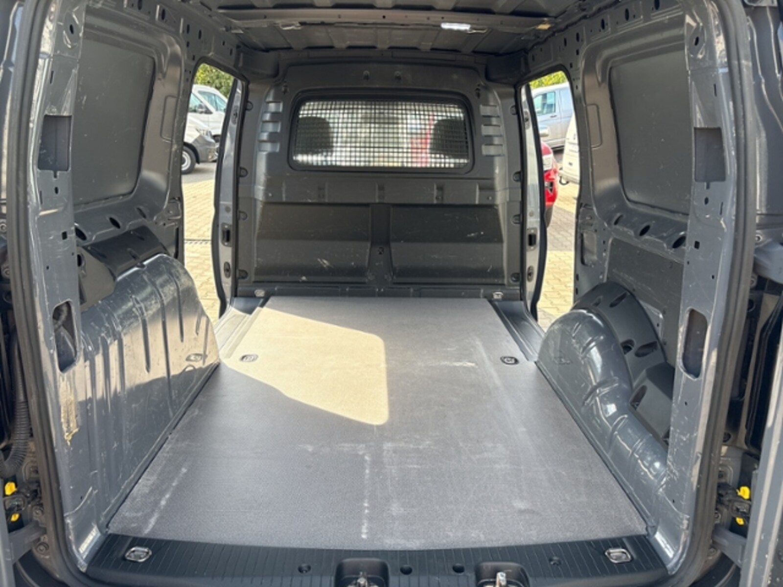 Volkswagen Caddy Maxi Cargo – Bild 21
