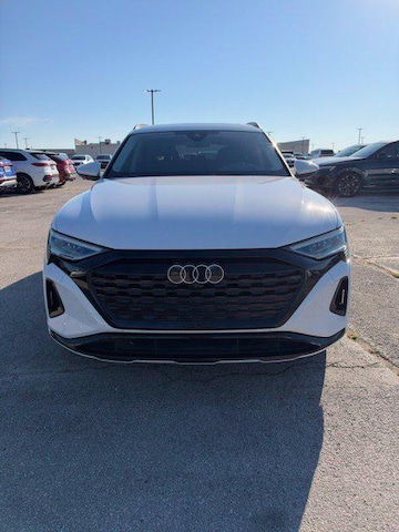 Photo of 2024 Audi Q8 e-tron