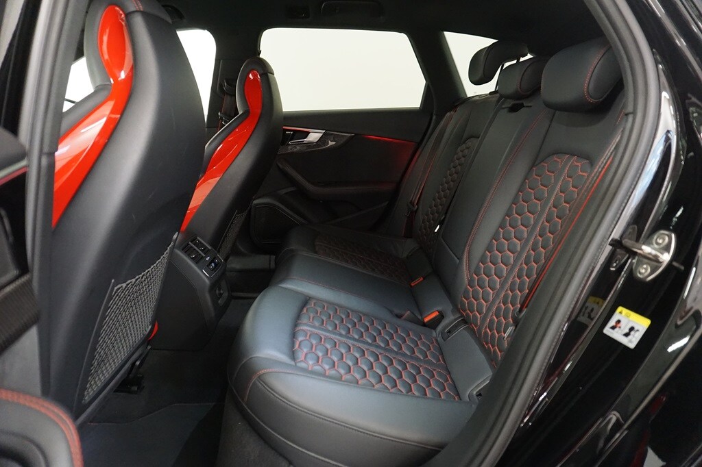 Bild som visar&nbsp;Audi RS 4 Avant&nbsp;RS 4 Avant 450 hk tiptronic - för mer information kontakta din Audi Partner