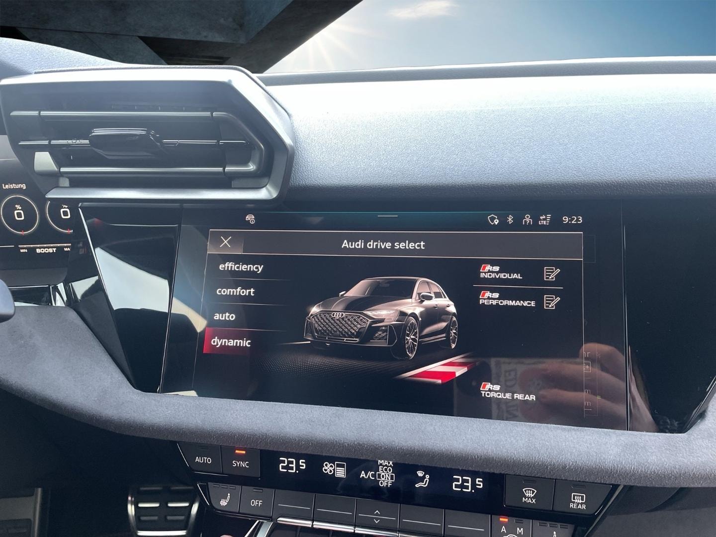 Bild über Audi RS 3 Sportback TFSI quattro 294 kW S tronic - für weitere Informationen kontaktieren Sie den Audi Partner