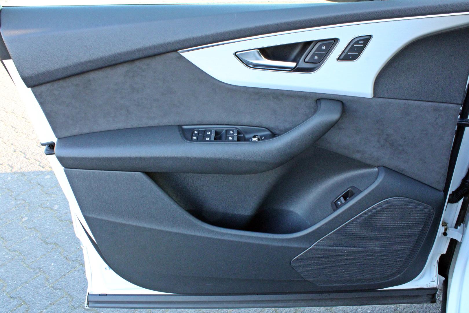 Image about Audi SQ7 TFSI quattro tiptronic