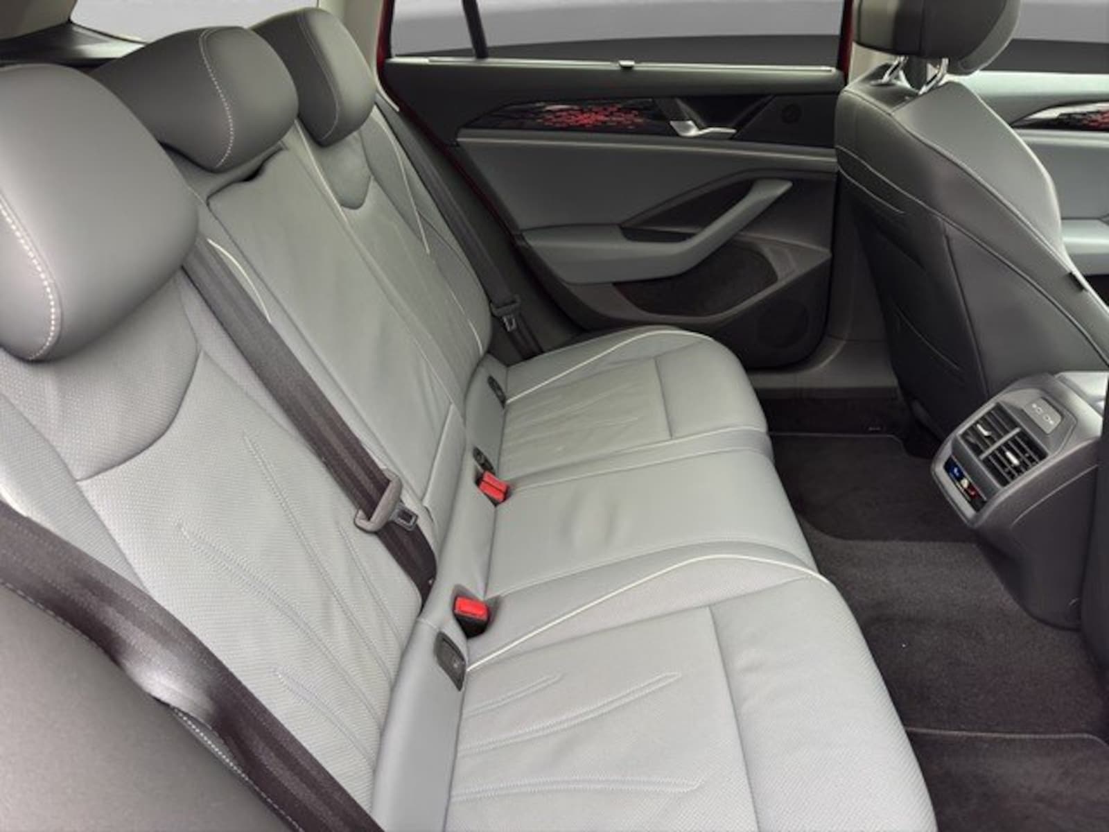 Volkswagen Passat – Bild 8