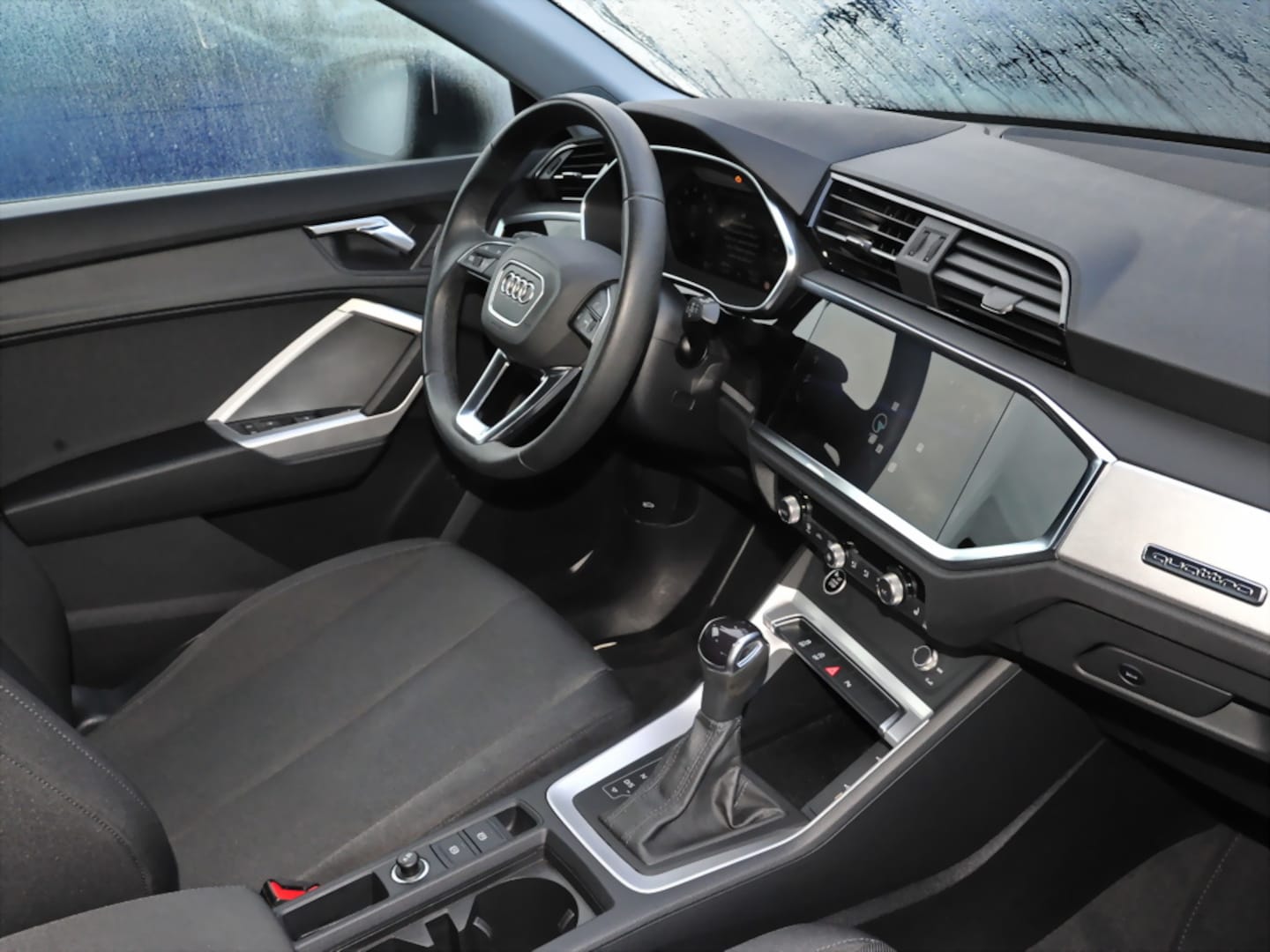 Bild über Audi Q3 40 TFSI quattro S tronic - für weitere Informationen kontaktieren Sie den Audi Partner