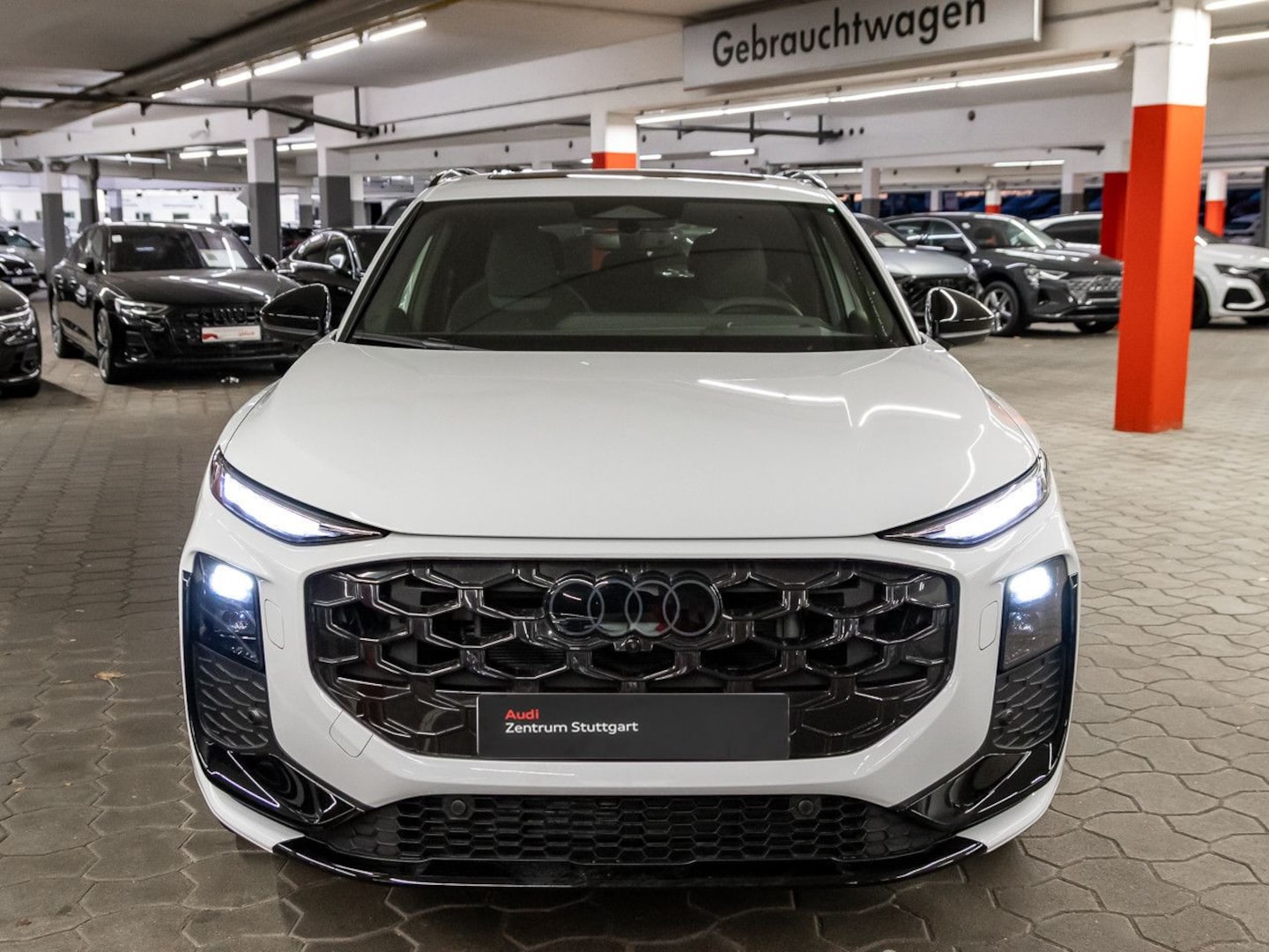 Bild über Audi Q3 SUV TFSI quattro 195 kW S tronic - für weitere Informationen kontaktieren Sie den Audi Partner