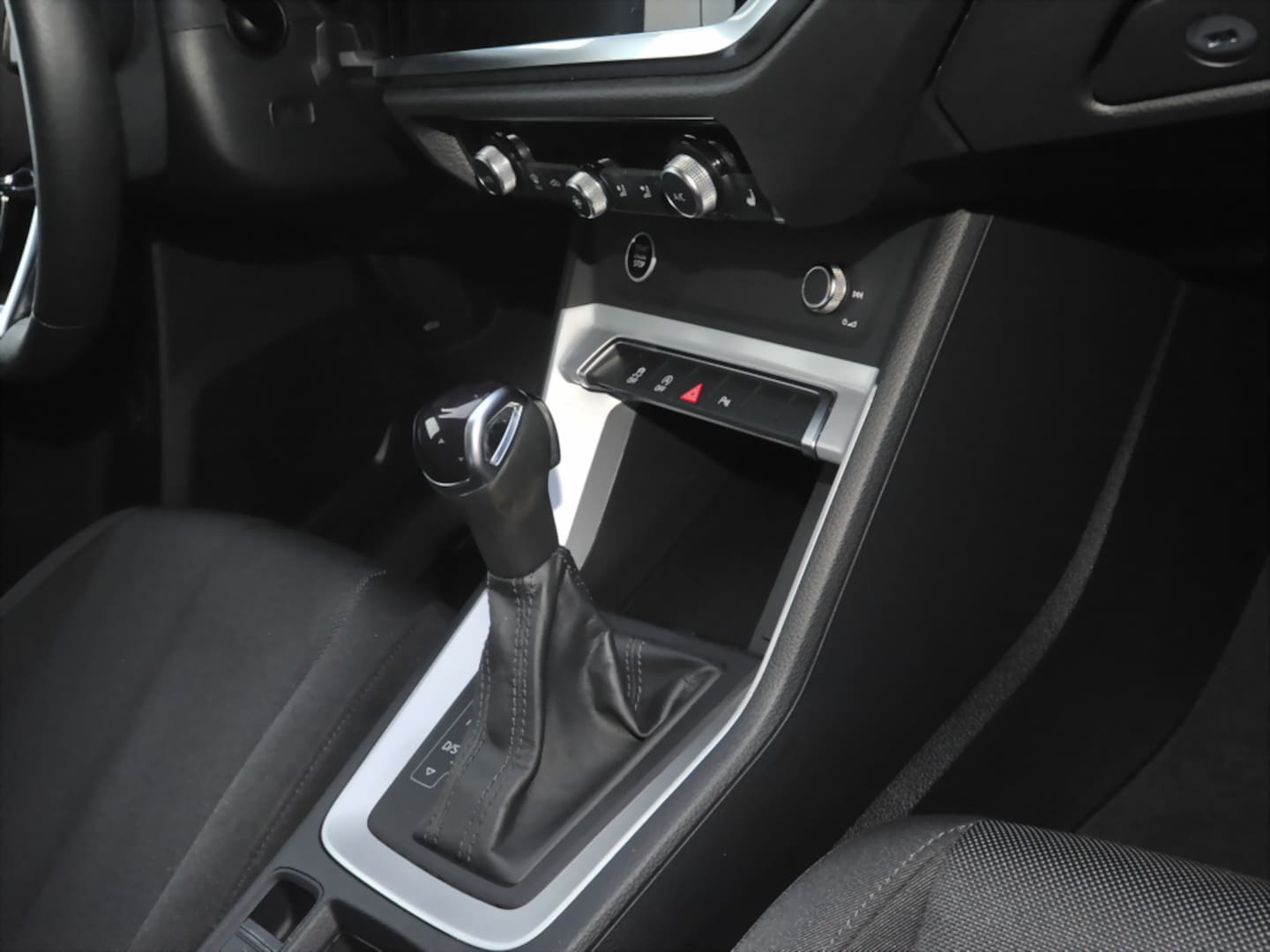 Bild über Audi Q3 40 TFSI quattro S tronic - für weitere Informationen kontaktieren Sie den Audi Partner