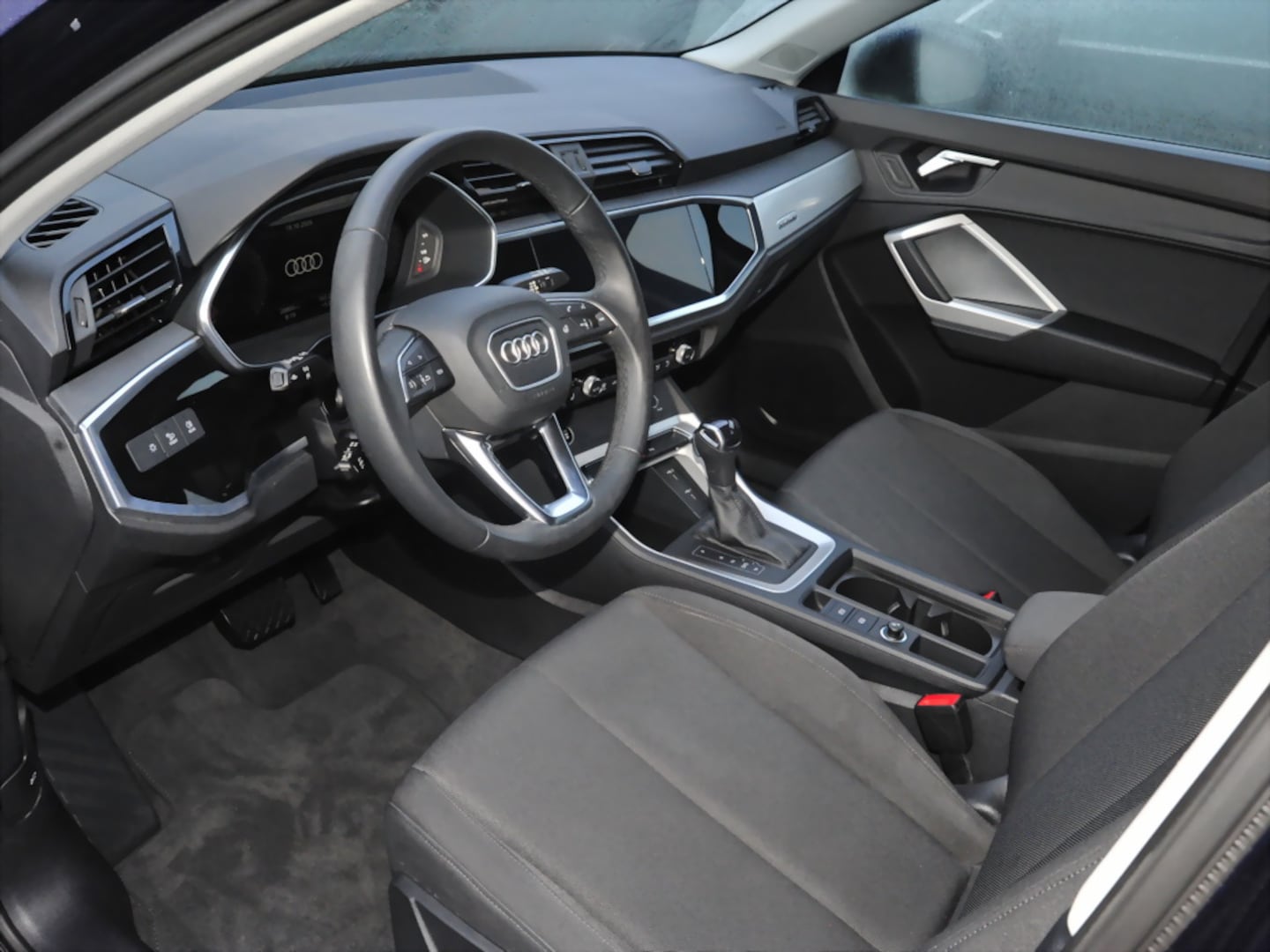 Bild über Audi Q3 40 TFSI quattro S tronic - für weitere Informationen kontaktieren Sie den Audi Partner