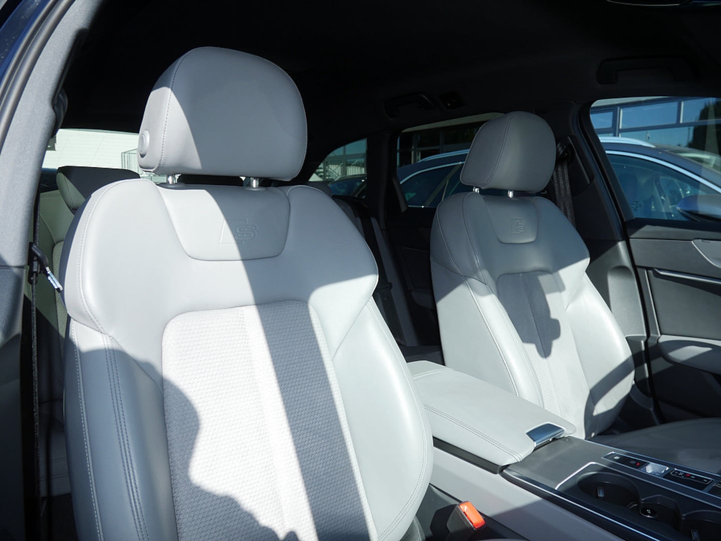 Bild über Audi S6 Avant TDI quattro tiptronic - für weitere Informationen kontaktieren Sie den Audi Partner