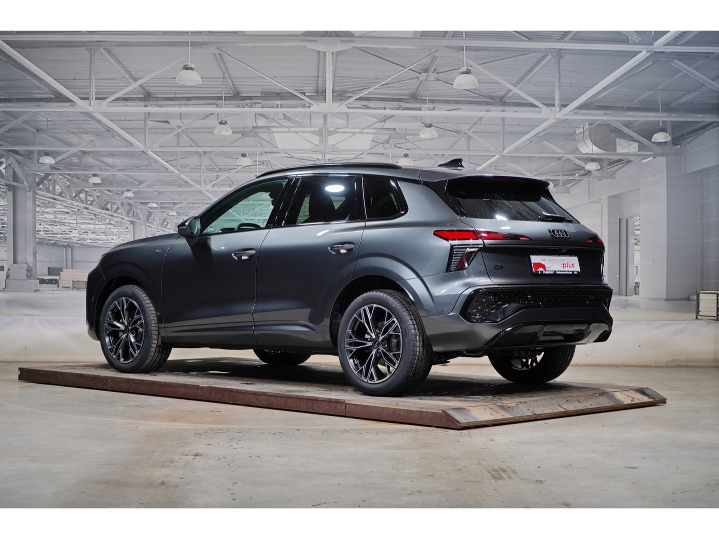 Bild über Audi Q3 SUV TFSI 110 kW S tronic - für weitere Informationen kontaktieren Sie den Audi Partner