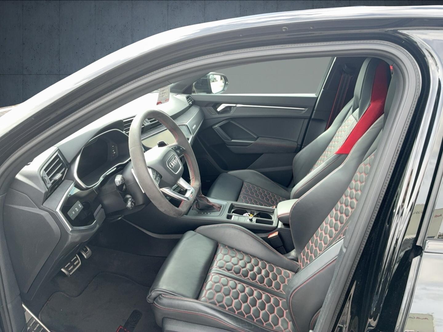 Bild über Audi RS Q3 Sportback TFSI quattro S tronic - für weitere Informationen kontaktieren Sie den Audi Partner