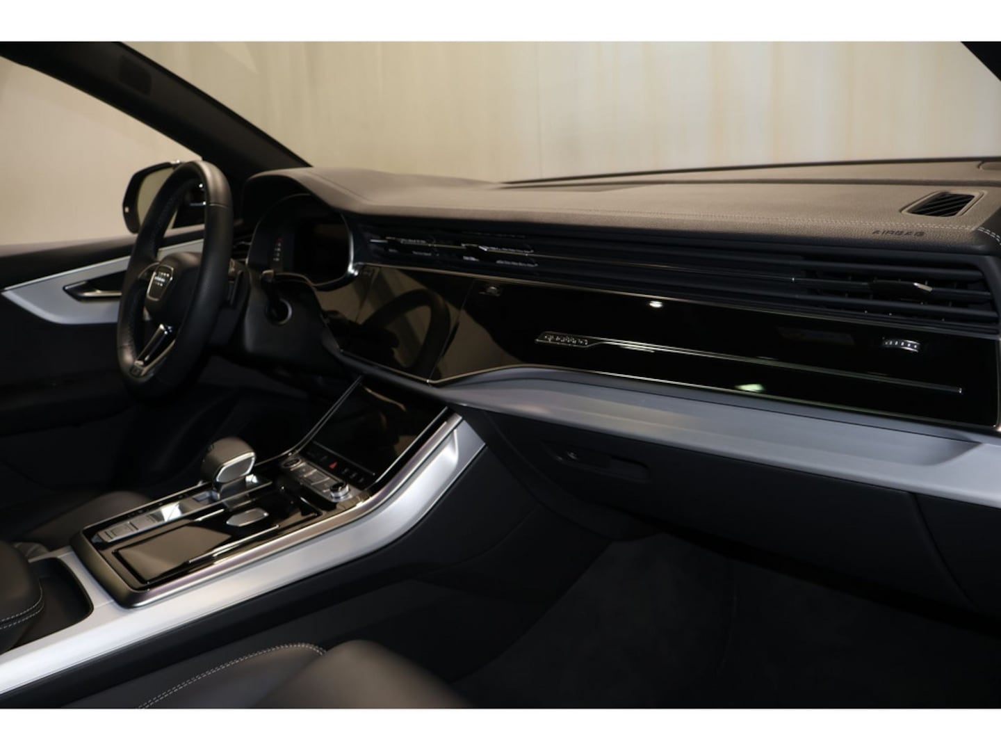 Bild über Audi Q8 SUV 50 TDI quattro tiptronic - für weitere Informationen kontaktieren Sie den Audi Partner