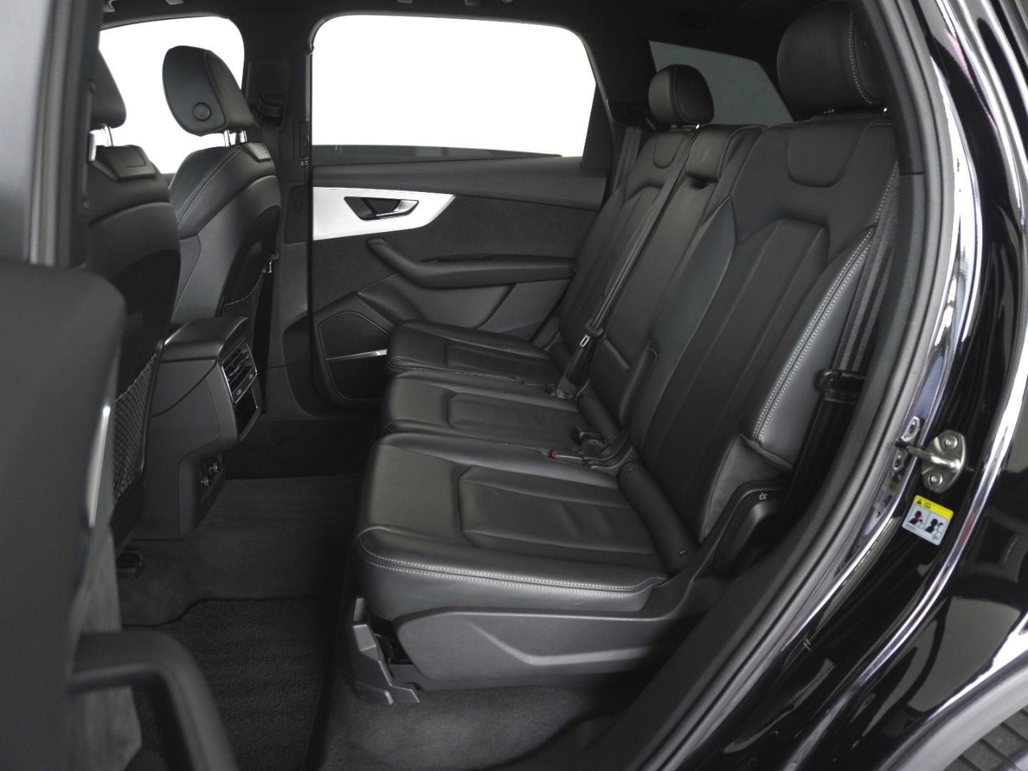 Audi Q7 55 TFSI quattro S line 250(340) kW(PS) tiptronic for more details contact your dealer