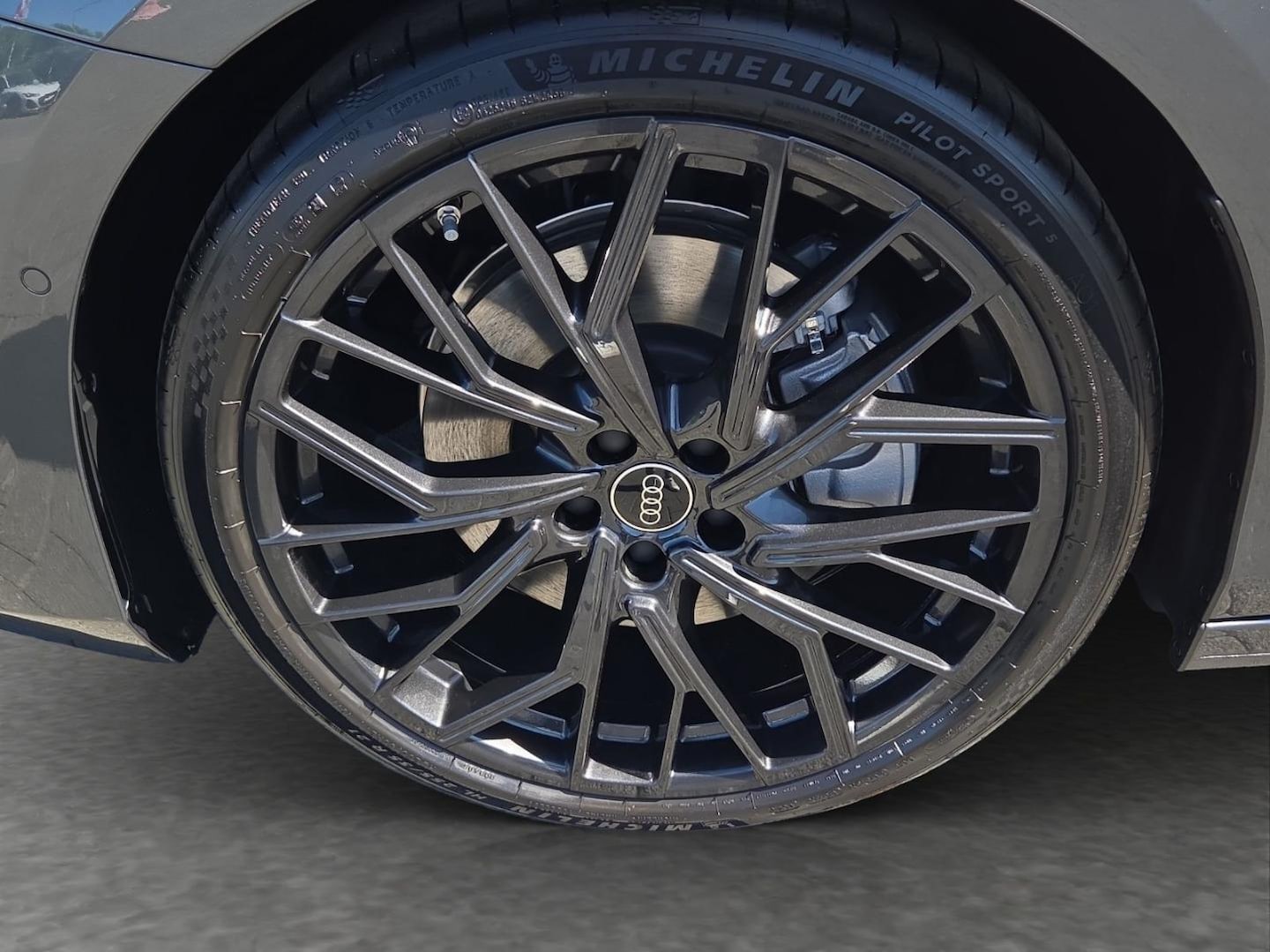 Bild über Audi A6 Avant edition one TDI quattro 220 kW S tronic - für weitere Informationen kontaktieren Sie den Audi Partner