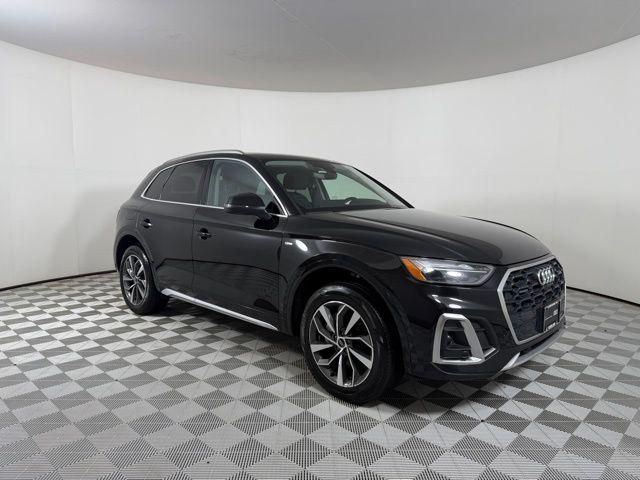 2023 Audi Q5 45 Premium Plus's photo