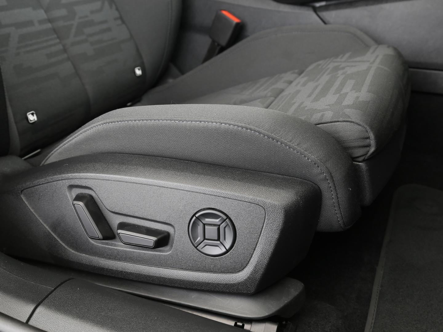 Bild über Audi A5 Avant TDI 150 kW S tronic - für weitere Informationen kontaktieren Sie den Audi Partner