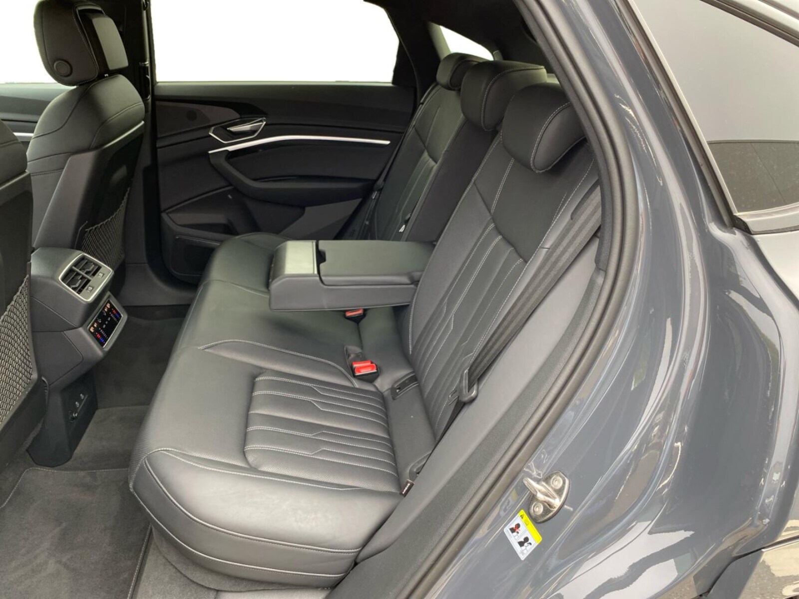Audi Q8 Sportback e-tron – Bild 10