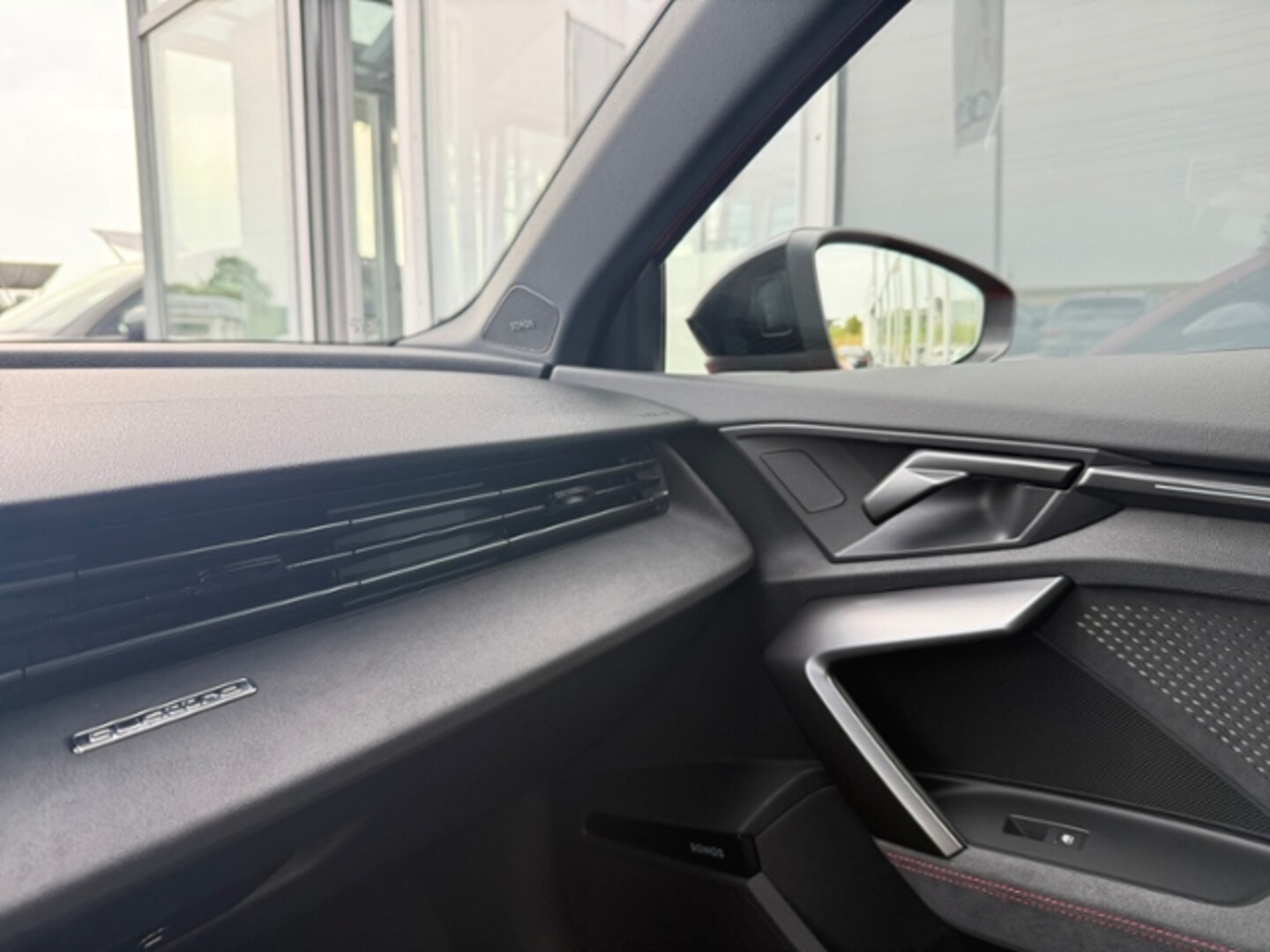 Bild über Audi RS 3 Limousine TFSI quattro 294 kW S tronic - für weitere Informationen kontaktieren Sie den Audi Partner