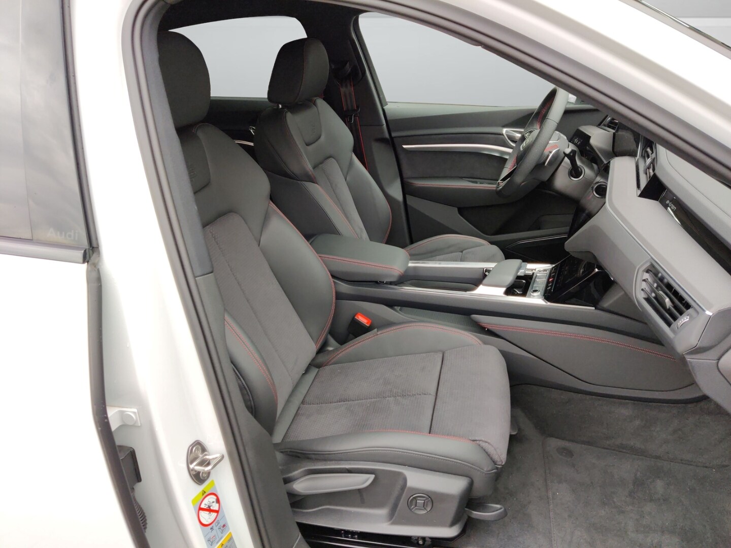 Image about Audi Q8 Sportback e-tron S line 55 e-tron quattro