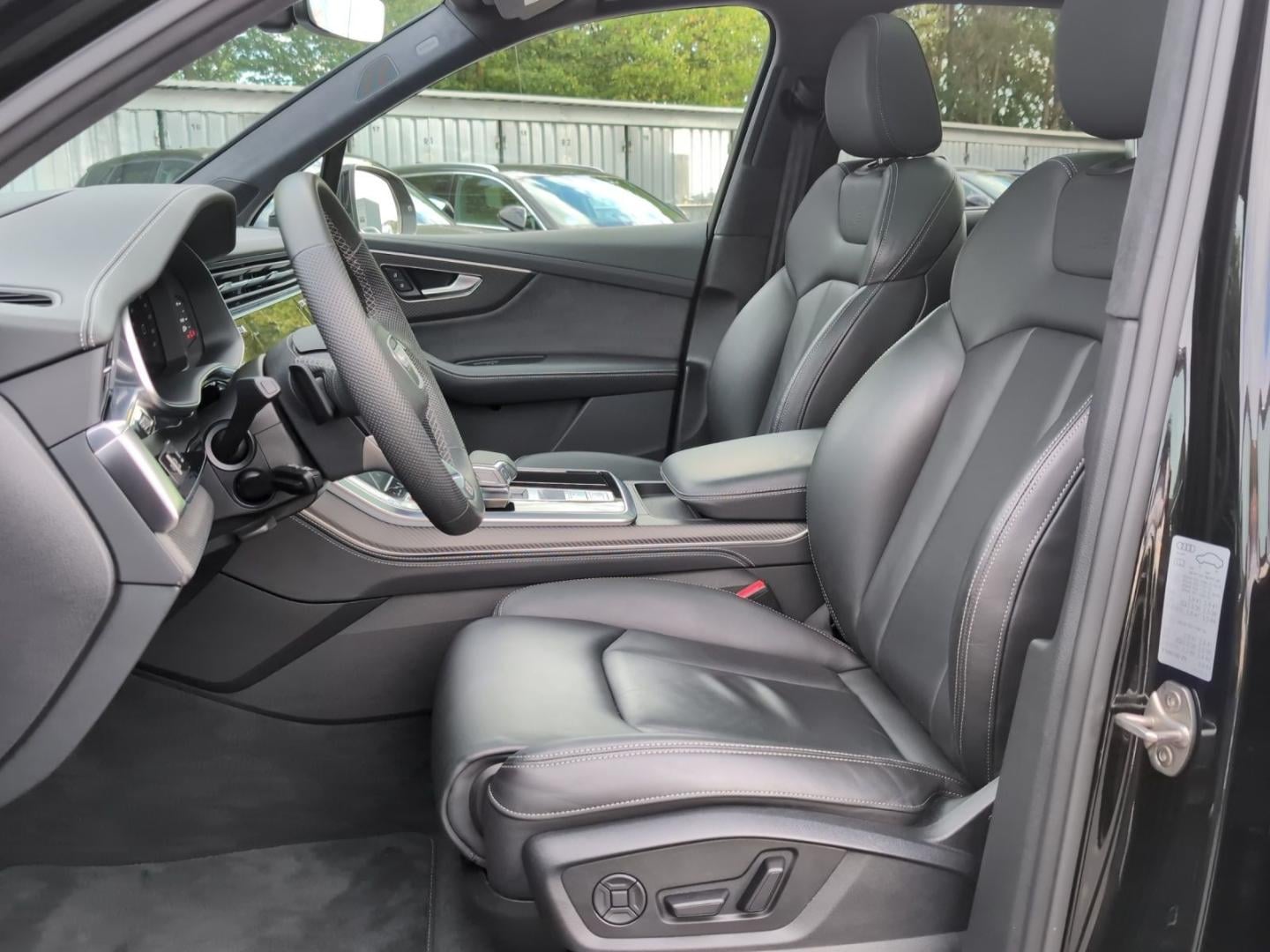Bild über Audi SQ7 SUV TFSI quattro tiptronic - für weitere Informationen kontaktieren Sie den Audi Partner