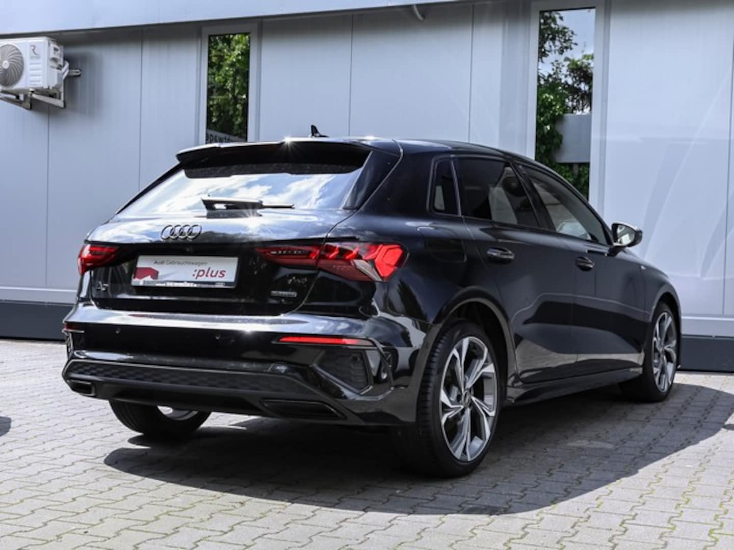 Bild über Audi A3 Sportback S line 40 TFSI quattro S tronic - für weitere Informationen kontaktieren Sie den Audi Partner