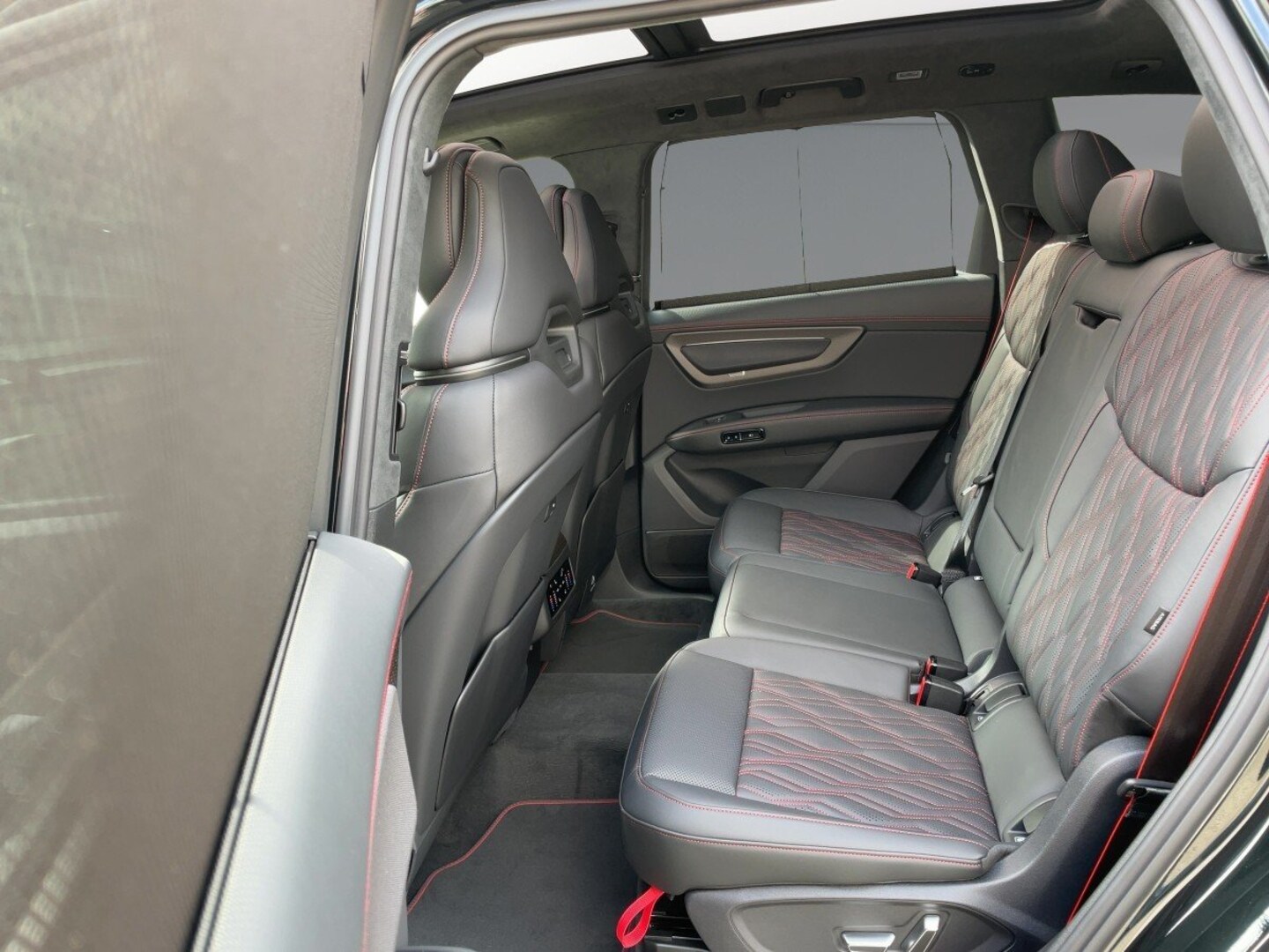 Bild über Audi Q7 SUV TDI quattro 220 kW tiptronic - für weitere Informationen kontaktieren Sie den Audi Partner
