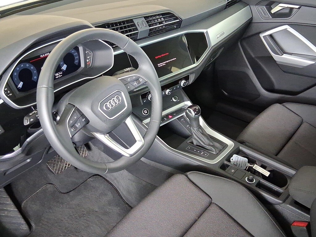 Bild som visar&nbsp;Audi Q3&nbsp;Q3 35 TFSI advanced 150 hk S tronic - för mer information kontakta din Audi Partner