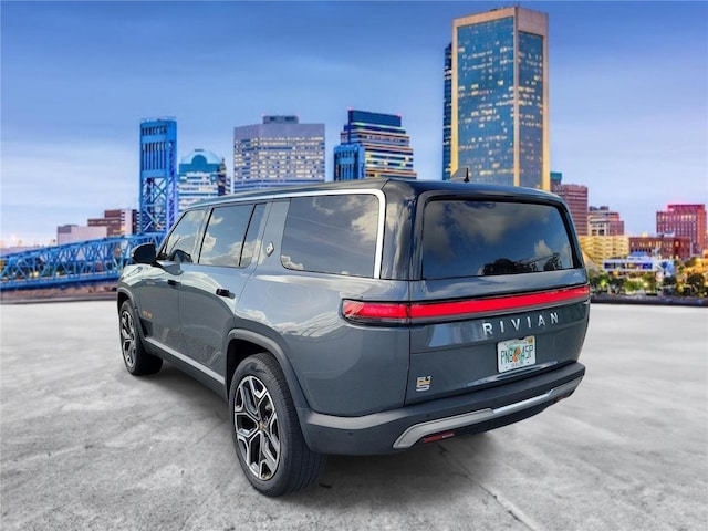 2024 Rivian R1S