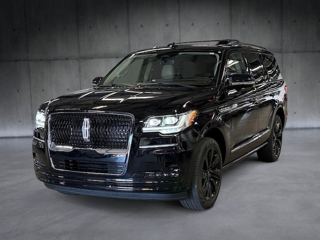 Photo of 2023 Lincoln Navigator 