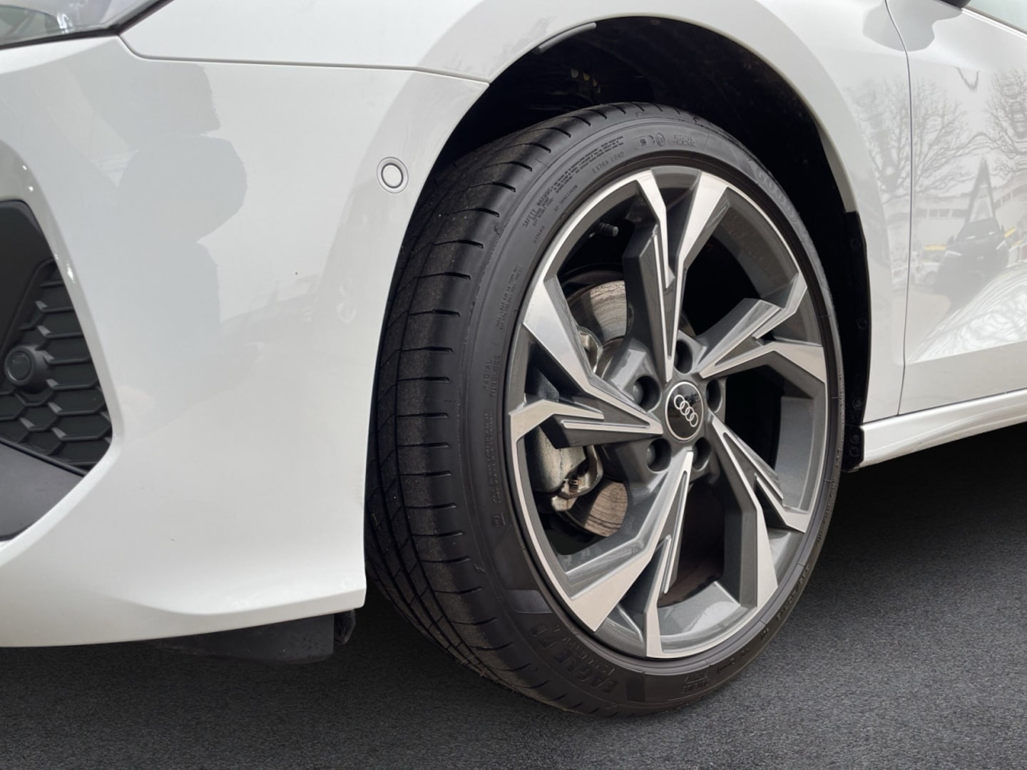 Bild über Audi A3 Sportback 30 TFSI S tronic - für weitere Informationen kontaktieren Sie den Audi Partner