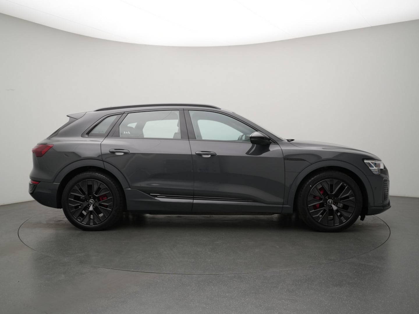 Bild über Audi Q8 e-tron S line 50 e-tron quattro - für weitere Informationen kontaktieren Sie den Audi Partner