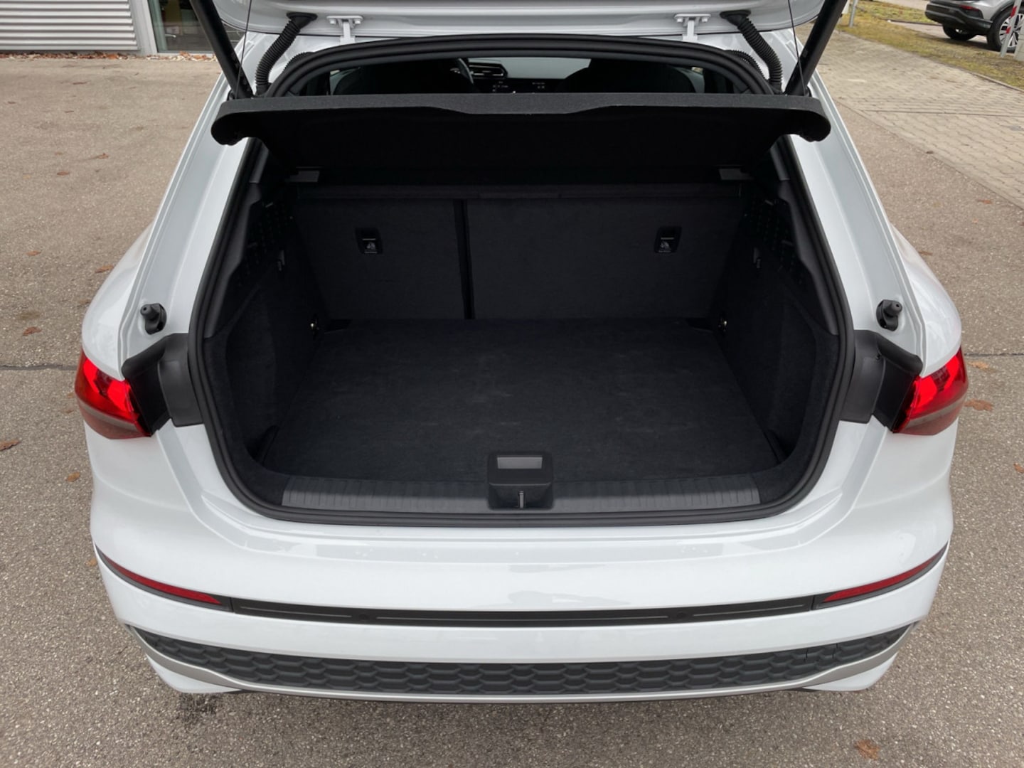 Bild über Audi A3 Sportback 30 TFSI S tronic - für weitere Informationen kontaktieren Sie den Audi Partner