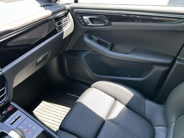 2026 Porsche Macan - Photo 30