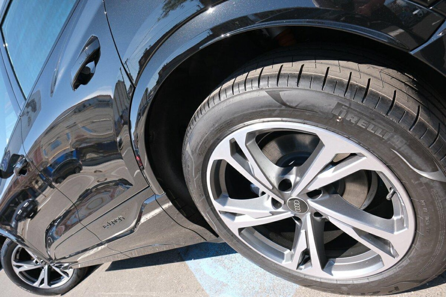 Image about Audi Q6 Sportback e-tron e-tron