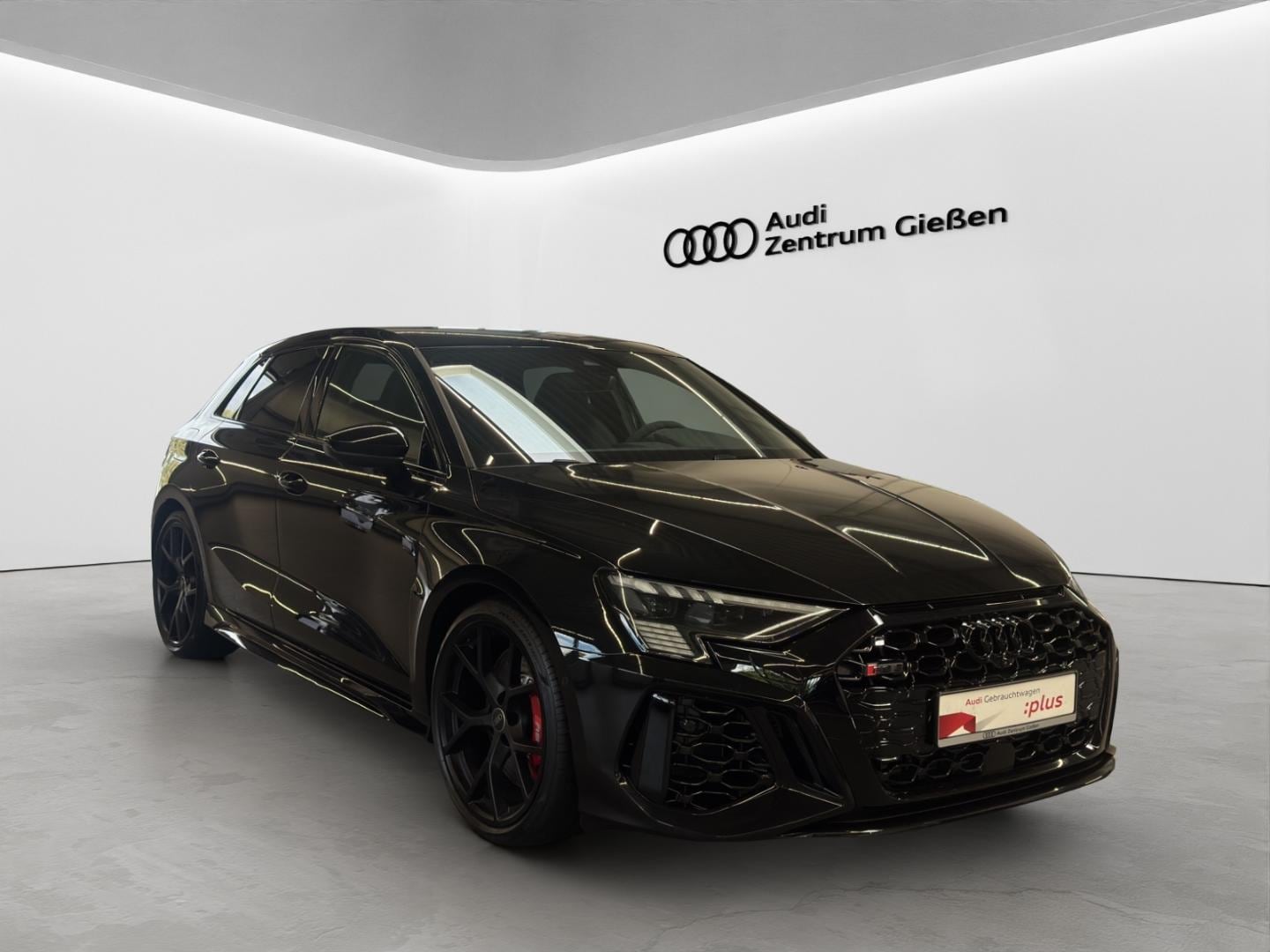 Bild über Audi RS 3 Sportback TFSI quattro S tronic - für weitere Informationen kontaktieren Sie den Audi Partner