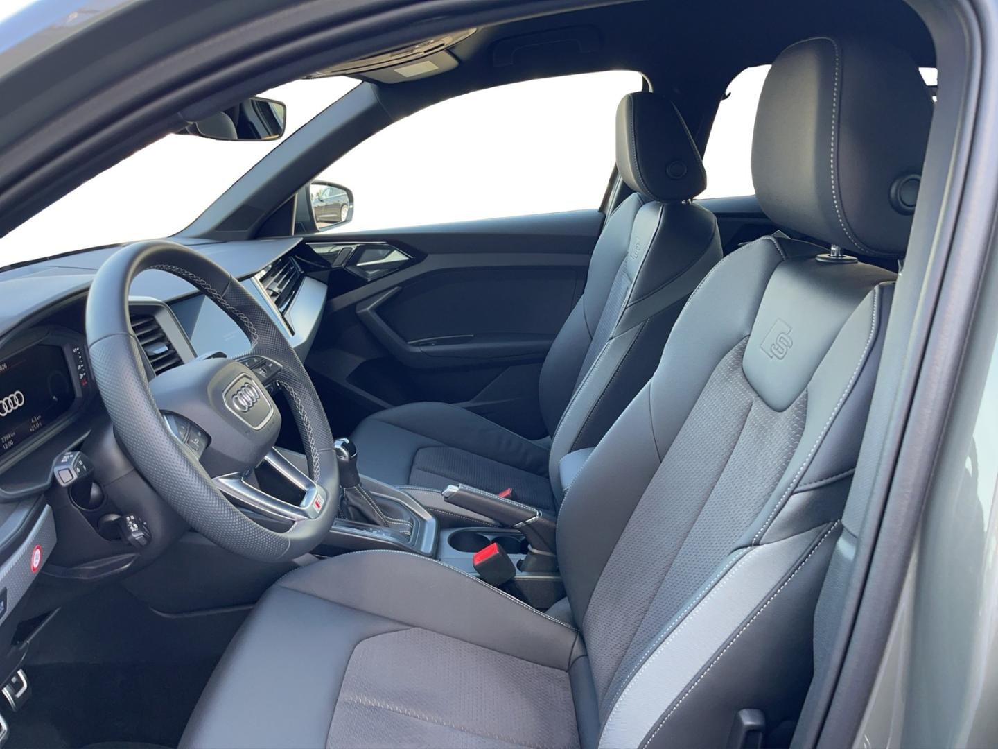 Bild über Audi A1 Sportback S line 25 TFSI S tronic - für weitere Informationen kontaktieren Sie den Audi Partner